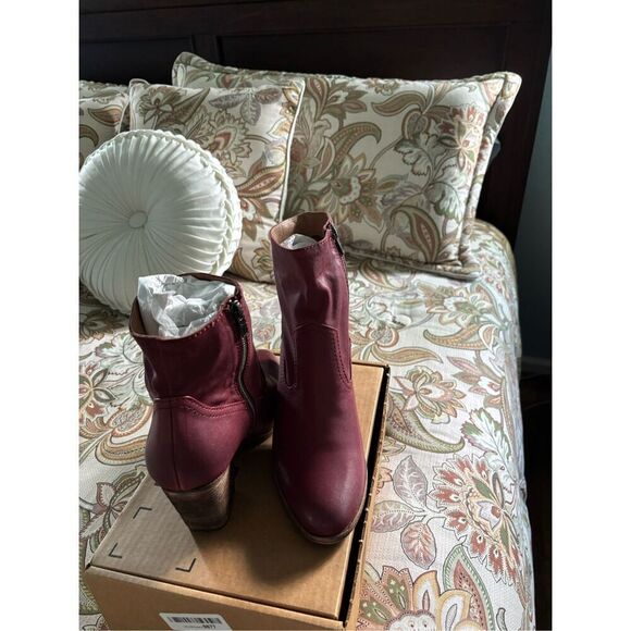 NIB Frye Essa Bootie - Picture 3 of 6